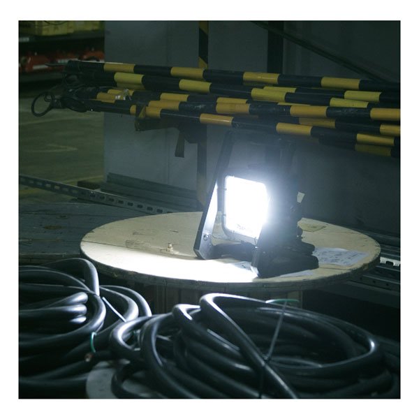 Makita 18V Mobile LED Work Light - Tool Only