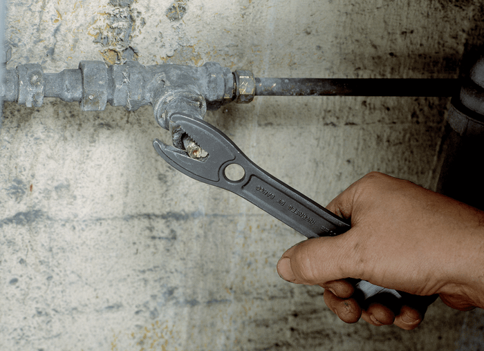 Bahco Wide Jaw Adjustable Wrench (Serrated Pipe Jaws / Phosphate Finish) 209mm/8in