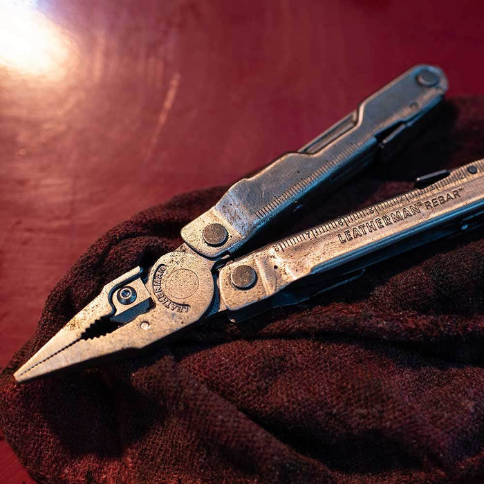 Leatherman 17 Tool Rebar Lightweight Multi-Tool with Nylon Sheath Silver Peg