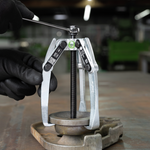 Kukko 3-Arm Universal Puller with Swivelling Puller Legs 42-2