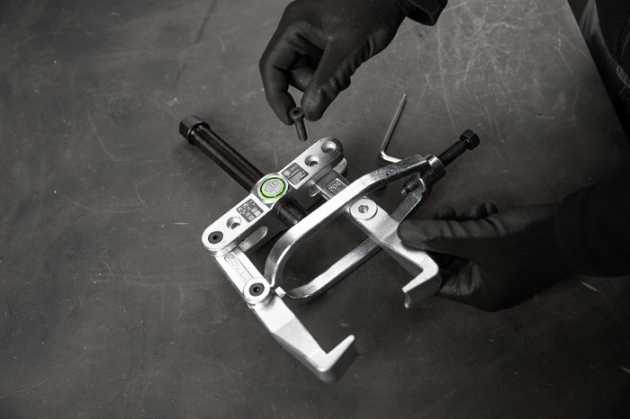 Kukko 2-Arm Bearing Puller with Side Clamp 204-2