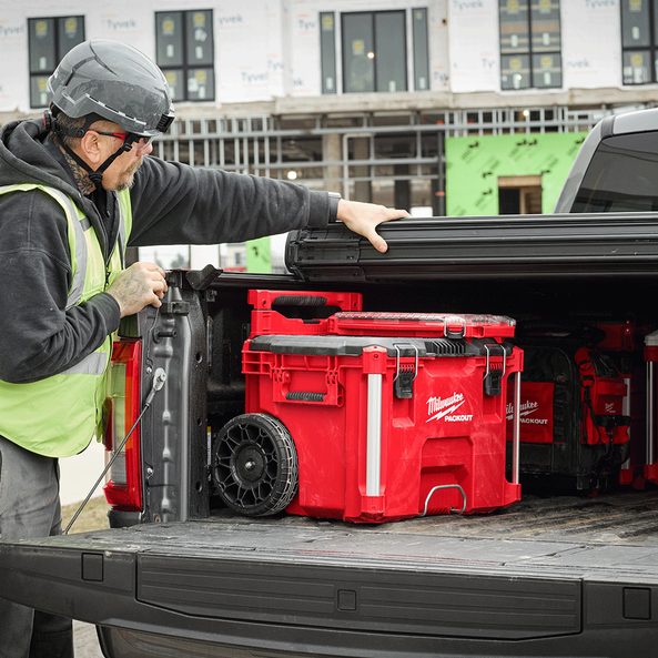 Milwaukee PACKOUT™ Low Profile Rolling Tool Box 48228427