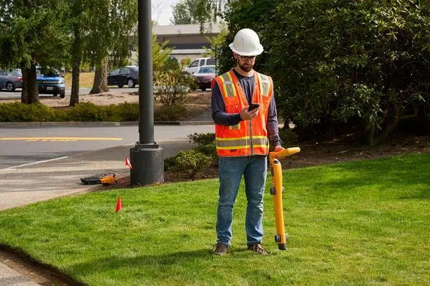 Fluke SmartTrace 2082BT-P Premium Underground Utility Locator Kit