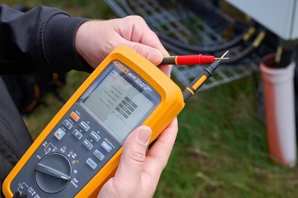 Fluke 283FC/APAC Cat III 1500V Cat IV 1000V True-RMS Wireless Multimeter