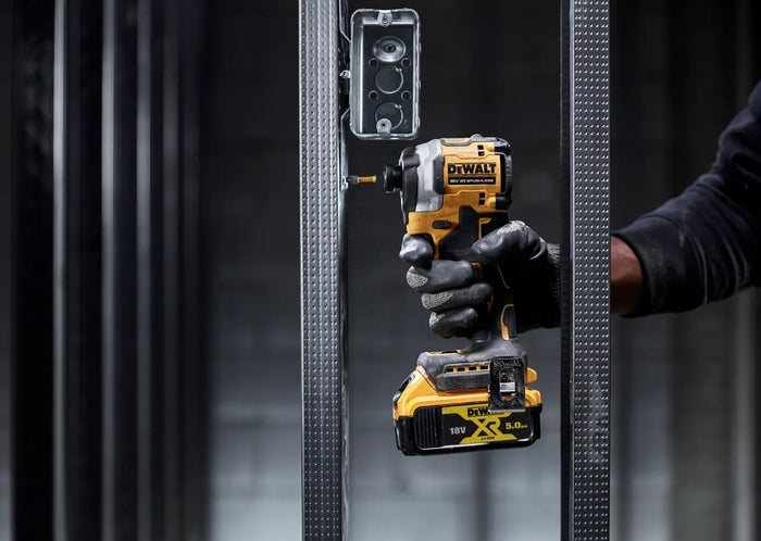 Dewalt 18V XR Brushless 8 Piece Kit 3 x 5.0Ah DCZ801P3-XE