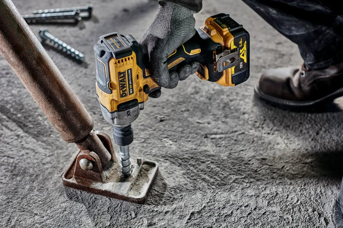 Dewalt 18V/54V XR Brushless Mixed Voltage 4 Piece Kit 5.0Ah/6.0Ah and Flexvolt 6Ah DCZ407P1T1-XE