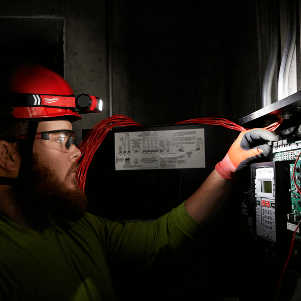 Milwaukee REDLITHIUM USB Rechargeable Hard Hat Headlamp 600 Lumen 3.0Ah Kit