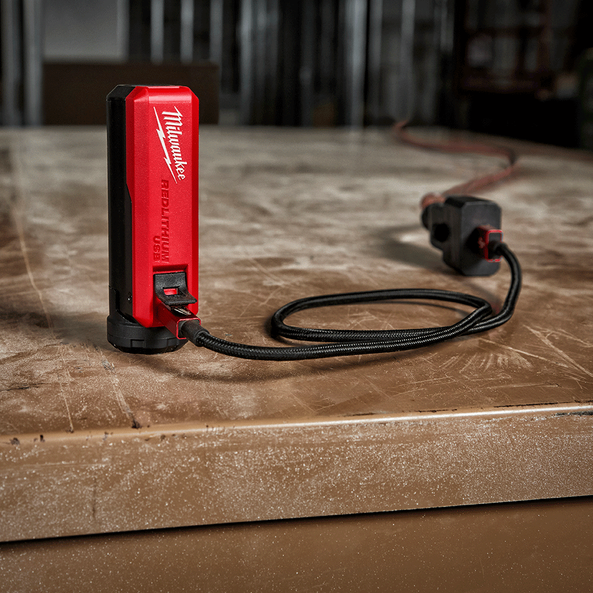 Milwaukee REDLITHIUM USB Rechargeable Portable Power Source & Charger Kit