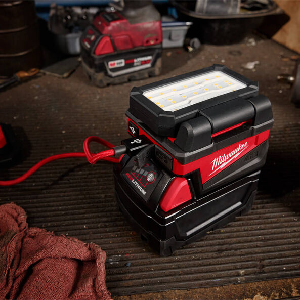Milwaukee M18™ Compact Battery Light with USB Charging M18CBL0