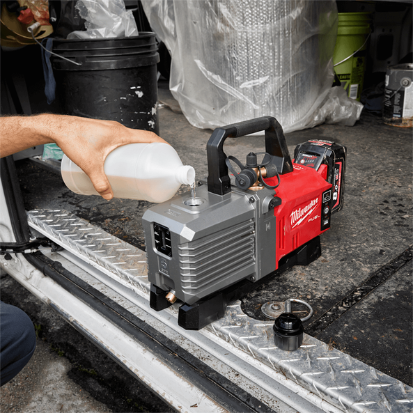 Milwaukee M18 FUEL™ 5CFM HVAC Vacuum Pump (Tool Only) M18FVP50