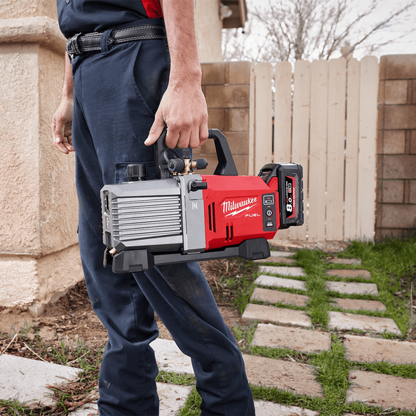 Milwaukee M18 FUEL™ 5CFM HVAC Vacuum Pump (Tool Only) M18FVP50