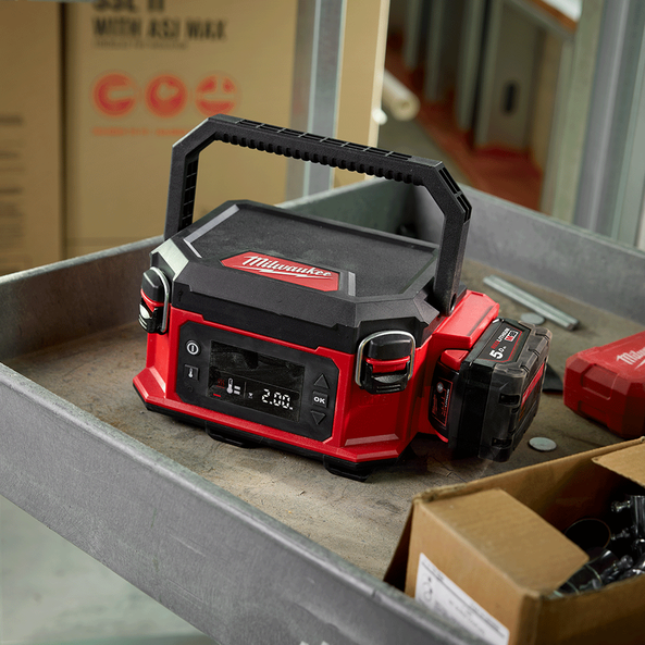 Milwaukee M18™ PACKOUT™ Heating Lunch Box - Skin Only M18PHLB0