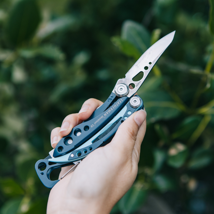 Leatherman 7 Tool Skeletool CX Lightweight Multi-Tool with Knife Blade Nightshade