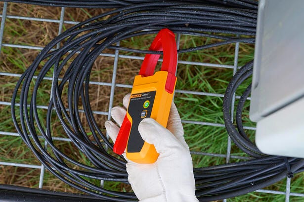 Fluke A283FC/APAC True-RMS CAT III 1500V Wireless Current Clamp