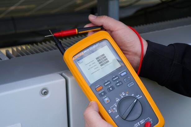 Fluke 283FC/APAC Cat III 1500V Cat IV 1000V True-RMS Wireless Multimeter