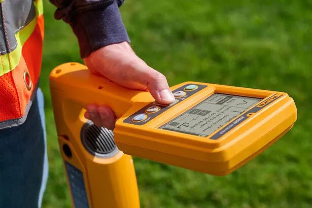 Fluke SmartTrace™ 2082 Core Underground Utility Locator Kit