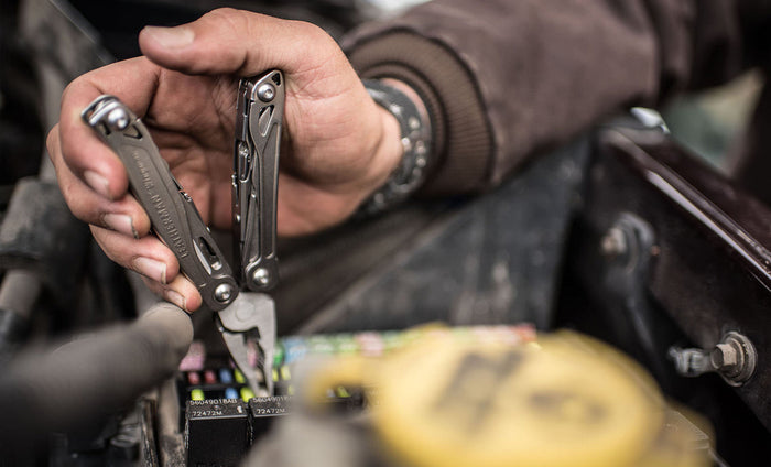 Leatherman 14 Tool Wingman with Nylon Button Sheath Box