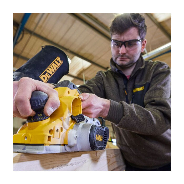 Dewalt 1050W Heavy Duty 4mm Woodworking Planer