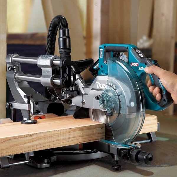 Makita 40V Max Brushless 216mm (8-1/2